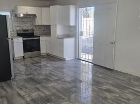 1106 W Mohave St