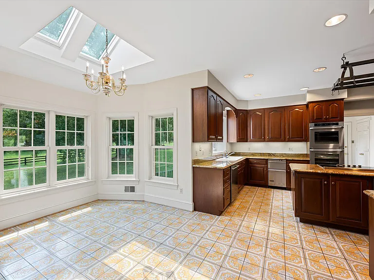 1051 Kelso Rd — Photo 11