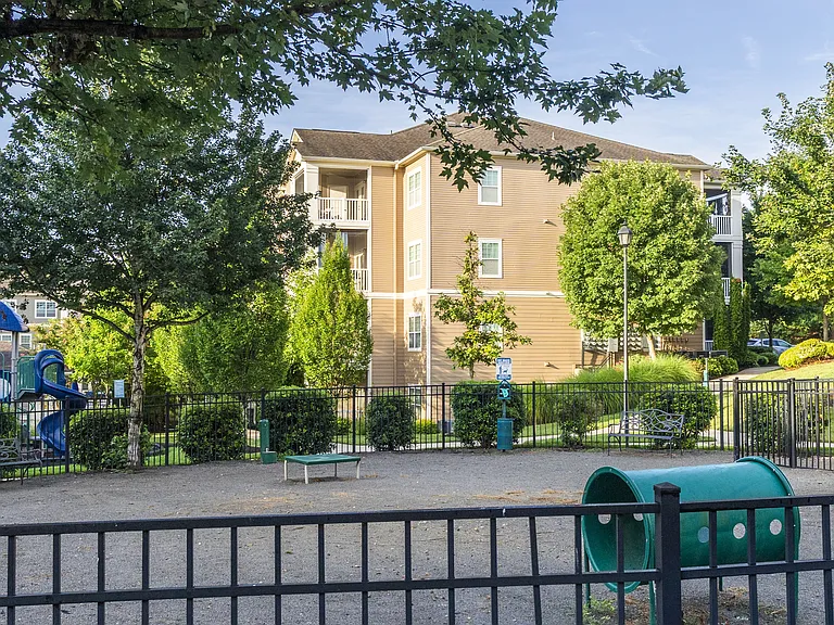 Oasis at Montclair — Photo 27