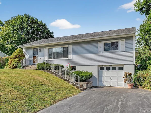 11 Hudson Drive, New Windsor, NY 12553