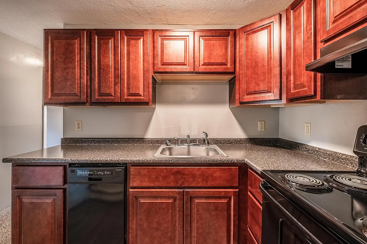 Meadowbrook Apartments — Photo 2