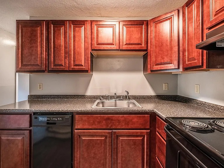 Meadowbrook Apartments — Photo 2