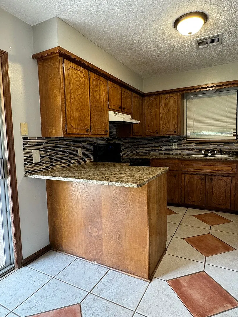 5706 NW Chestnut- coming soon! — Photo 4