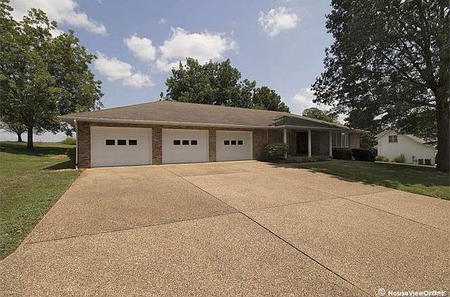 1st image of 902 Pheasant Cove Dr