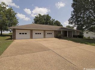 902 Pheasant Cove Dr, Cape Girardeau, MO 63701