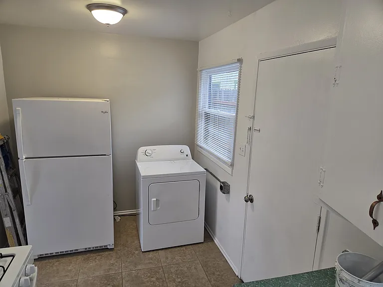 445 E Scott St #2 — Photo 7