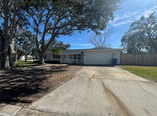 6721 Tanglewood Dr NE, Saint Petersburg, FL 33702