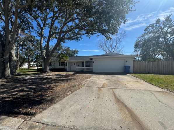 6721 Tanglewood Dr NE