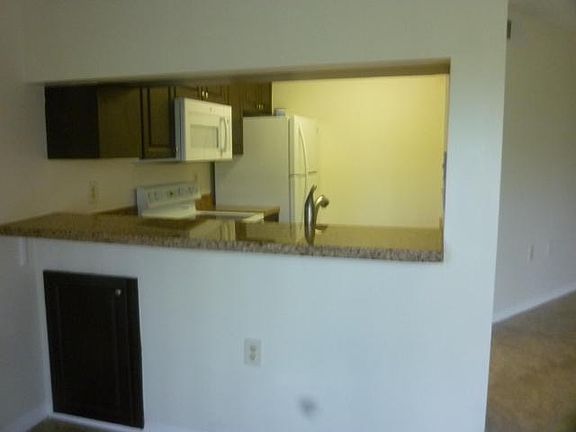 4th image of 4102 Glenmoor Dr