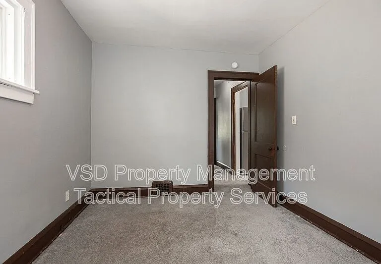 4024 E 143rd St #UP — Photo 4