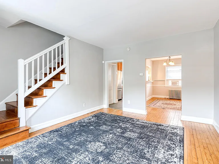 1011 W 42nd St — Photo 2