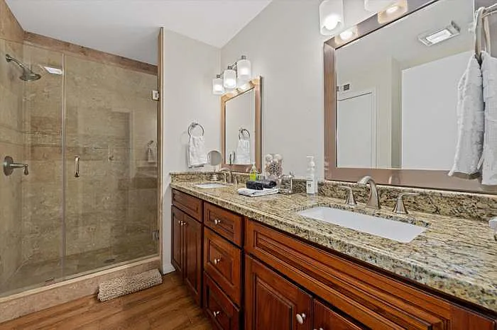 Guest bathroom with 2 sinks - attached to guest room