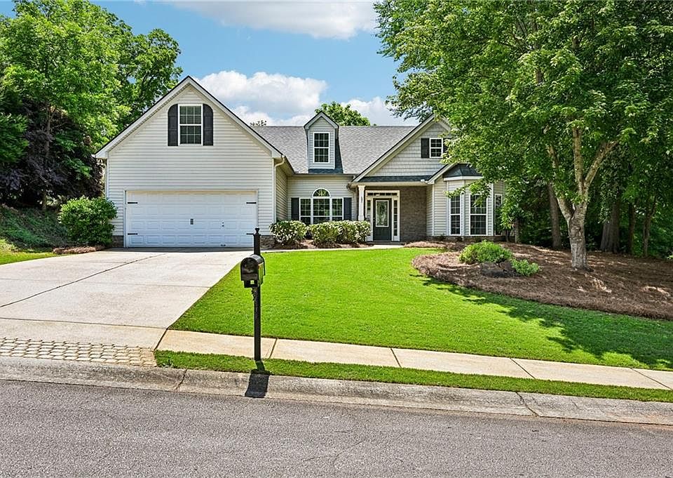 1st image of 399 Laurel Oaks Ln