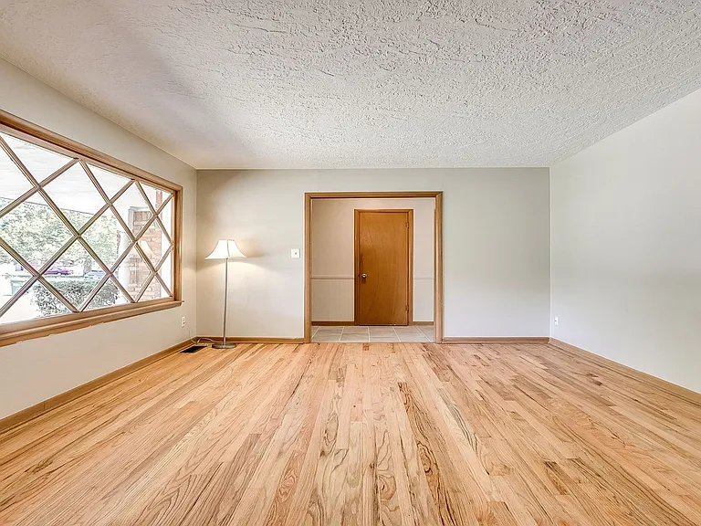 908 Birch Dr — Photo 7