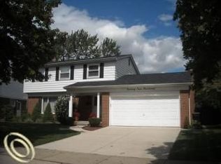 2200 Sheraton Dr, Trenton, MI 48183