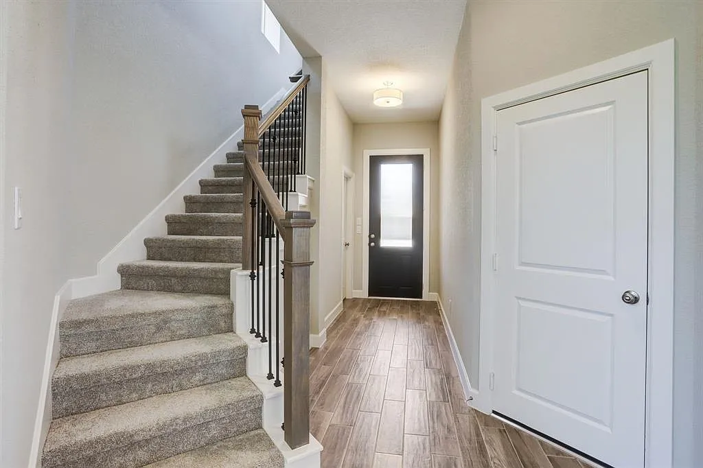 3 bed, 2.5 bath, 2342 sqft, $2,849 — Photo 4