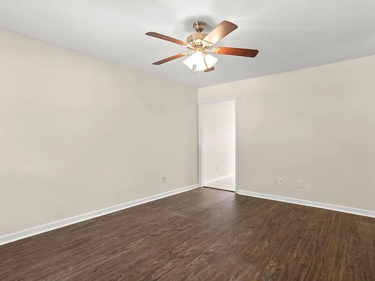 140 Lain Mark Dr — Photo 6