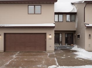 2966 Ontario Ln, Bismarck, ND 58503