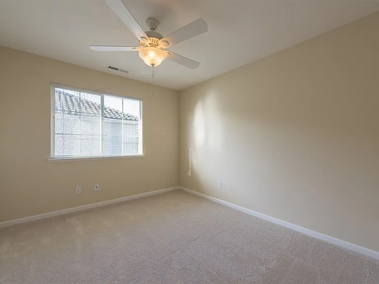 220 Primrose Dr — Photo 26