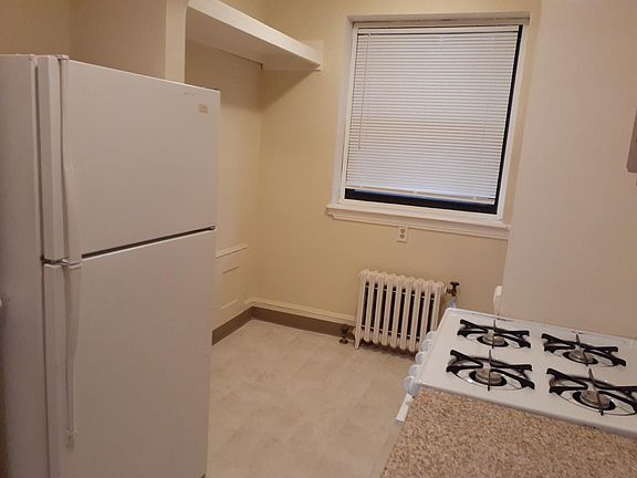 4th image of 218 Waterman St #106C