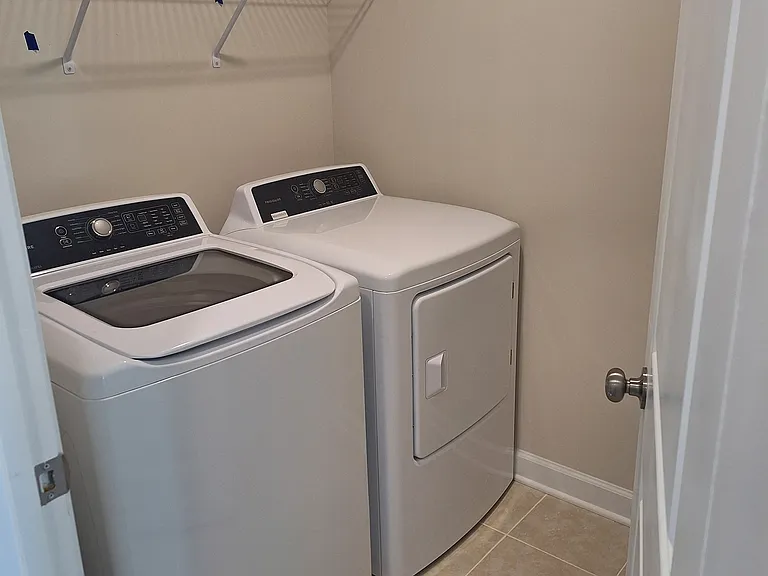 34 Gregory Village Dr — Photo 14