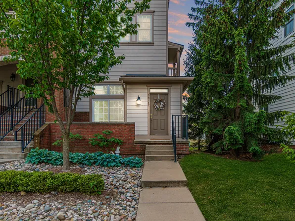 50147 Harding St, Canton, MI 48188