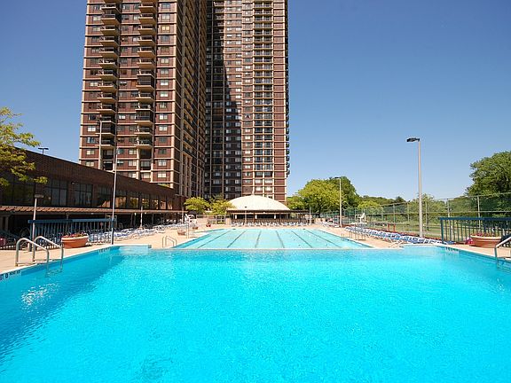 5th image of 27110 Grand Central Pkwy APT 30C