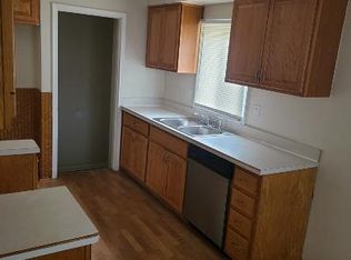 24698 Lexington Ave, Eastpointe, MI 48021