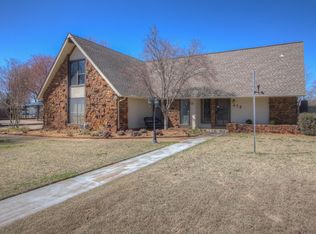 678 E Meadowood Dr S, Broken Arrow, OK 74011