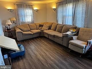 2nd image of 605 Delaware Ave
