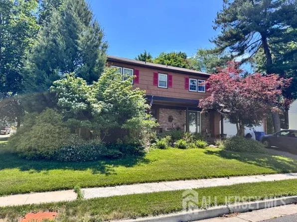 20 Tracey Dr, Milltown, NJ 08850