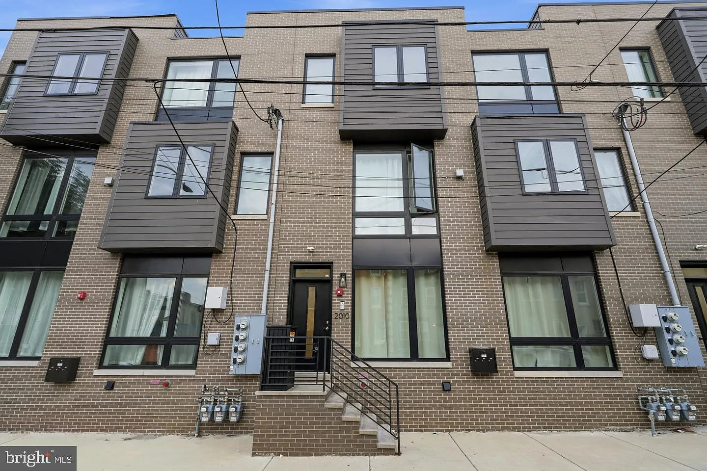 2 bed, 1.0 bath, 768 sqft, $1,650 — Photo 1