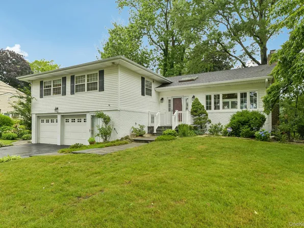 150 High Street, East Williston, NY 11596