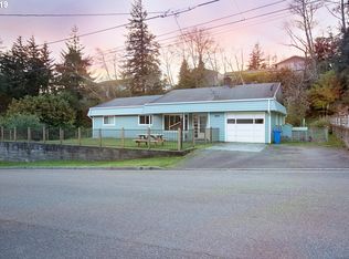 3680 Spruce St, North Bend, OR 97459