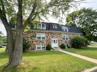 2231 Fairland Dr, Sycamore, IL 60178