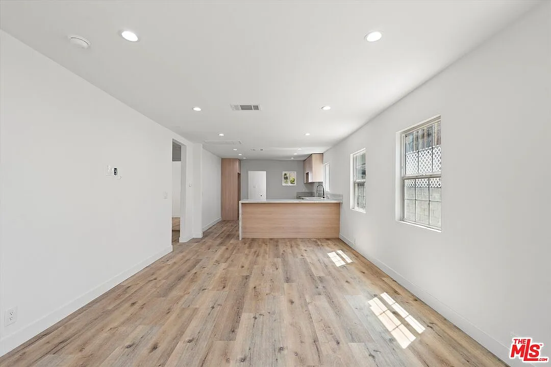 5 bed, 3.0 bath, 1245 sqft, $5,760 — Photo 3