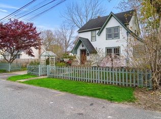 61 E 12th St, Huntington Station, NY 11746