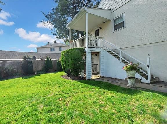 5th image of 134 Bradford Ave