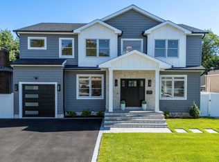 103 Frankel Blvd, Merrick, NY 11566