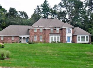 35 Woodford Hills Dr, Avon, CT 06001