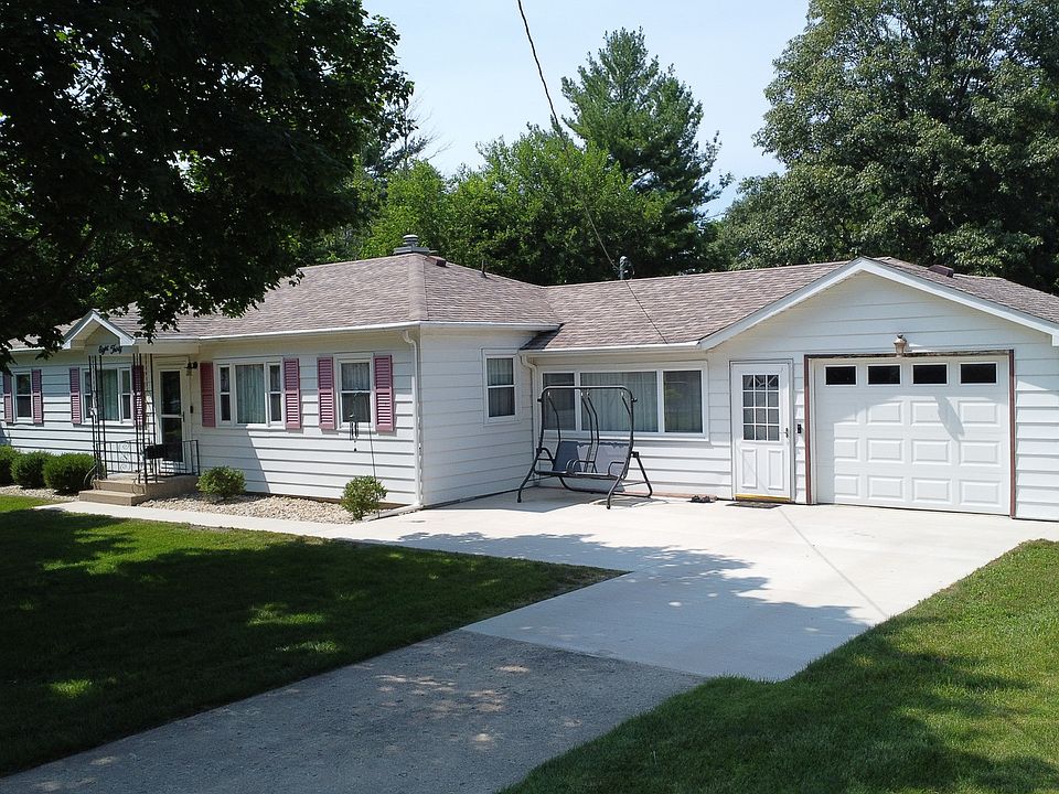 1st image of 830 E Elm St