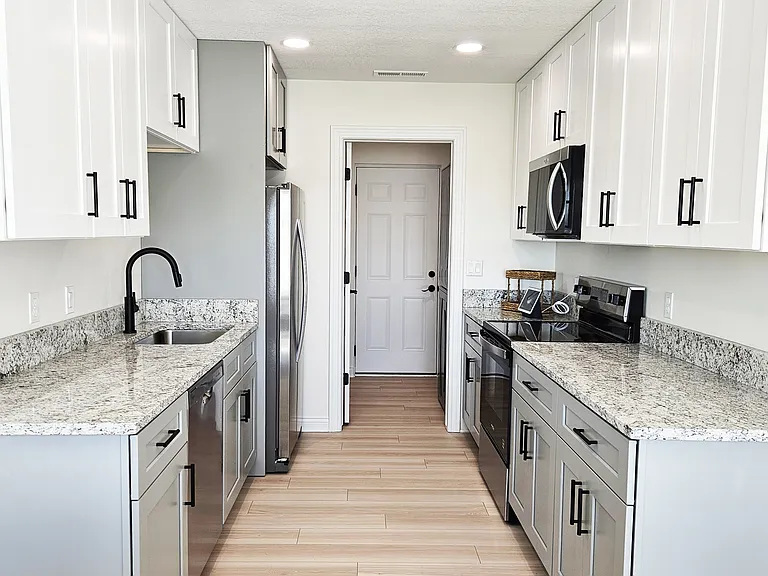 1015 Gwyn Ave — Photo 9