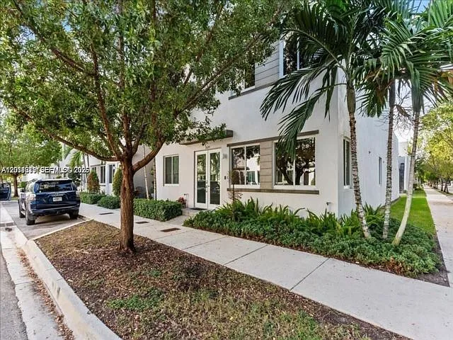 3 bed, 2.5 bath, 2379 sqft, $4,300 — Photo 1