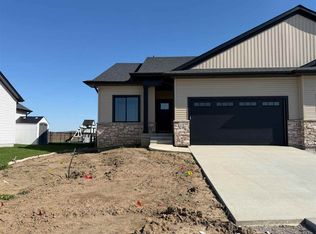 1210 Berkshire Ln, North Liberty, IA 52317