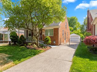 15587 Russell Ave, Allen Park, MI 48101