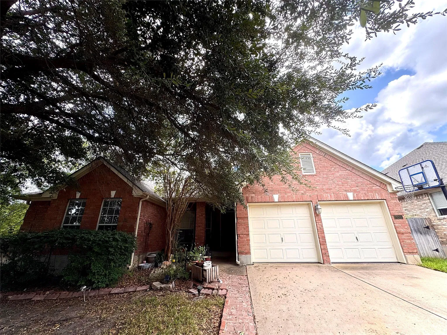 4 bed, 2.5 bath, 2407 sqft, $2,325 — Photo 1