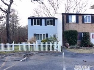 77 Hill Ct, Calverton, NY 11933