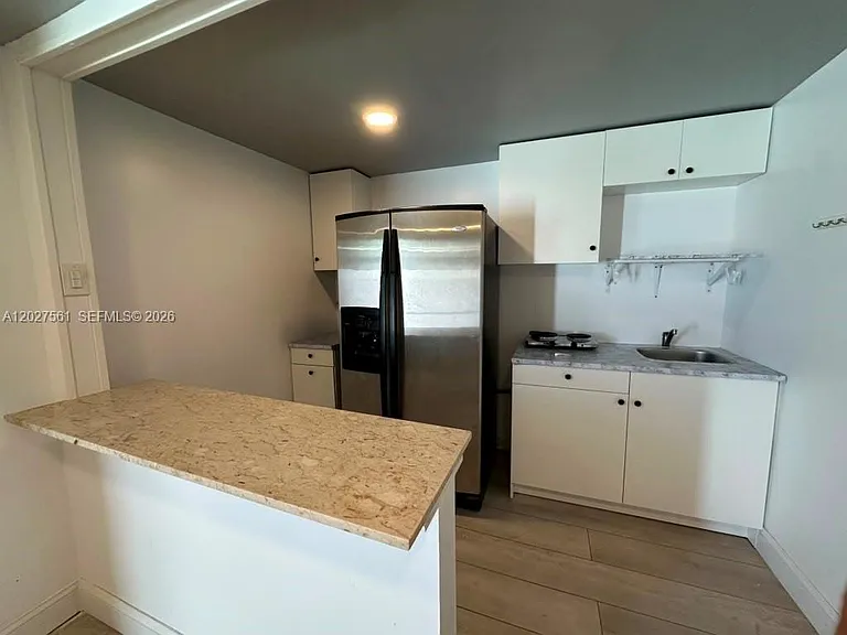 1090 W 60th St #1 — Photo 5