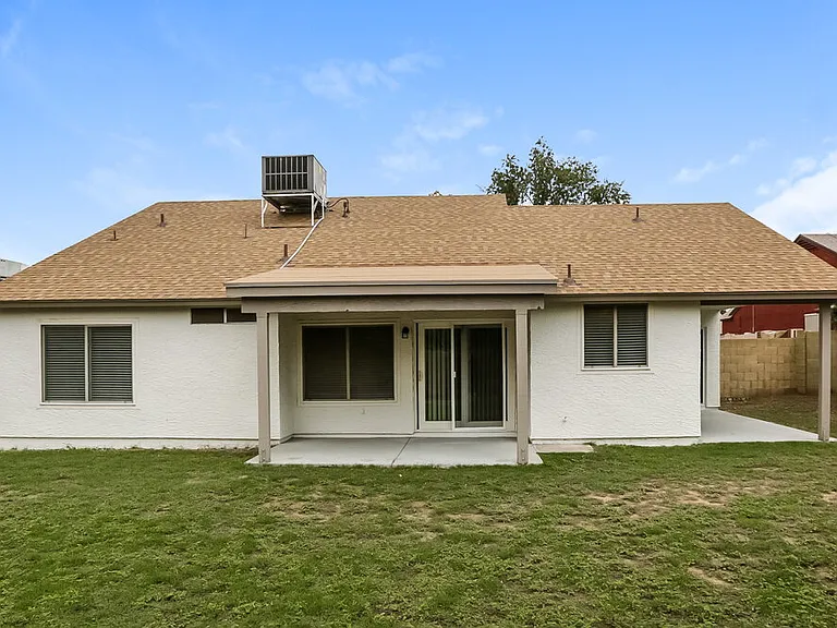 1237 E Wickieup Ln — Photo 16