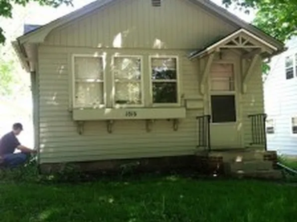 1816 Walnut St, Cedar Falls, IA 50613
